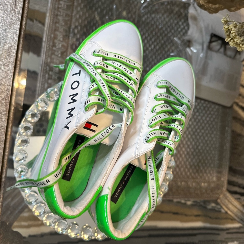 🔥🔥🔥Tommy Hilfiger White and Neon Green Sneakers🔥🔥🔥 - Picture 7 of 8